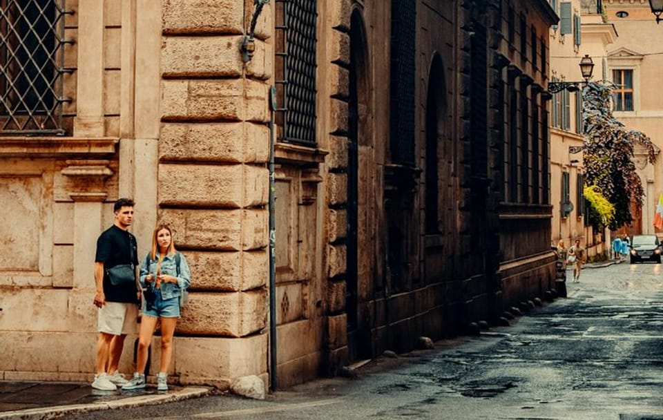Couples Photoshoot Experience on the Streets of Rome