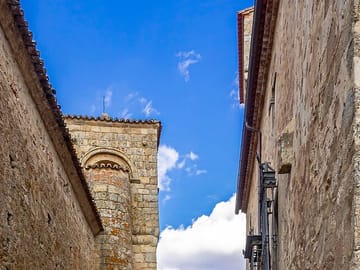 Trujillo Highlights: Pizarro’s City, Palaces & Medieval Castle