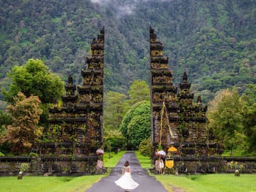 Bali Highlands Photography Tour at Handara Gate and Beyond