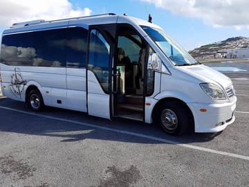 Private 6h highlight tour on santorini