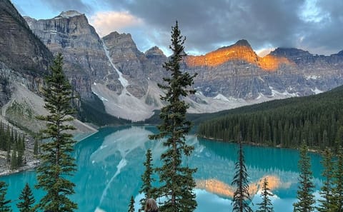 Moraine Lake and Johnston Canyon Tour from Canmore
