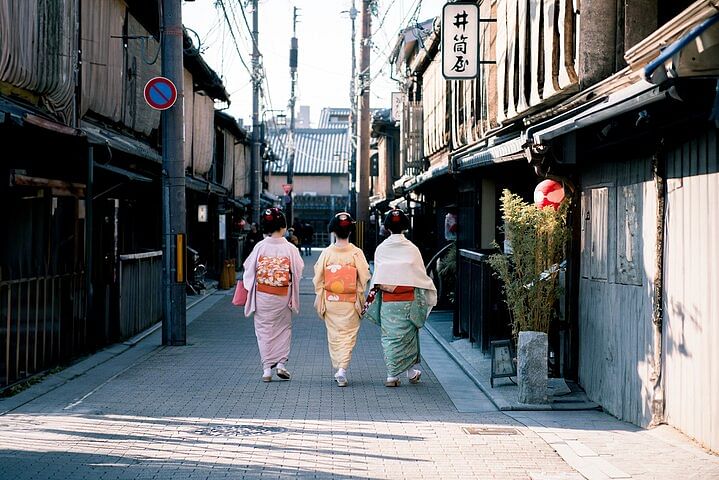 Ultimate Kyoto Walking Tour: Gion, Kiyomizudera & Highlights