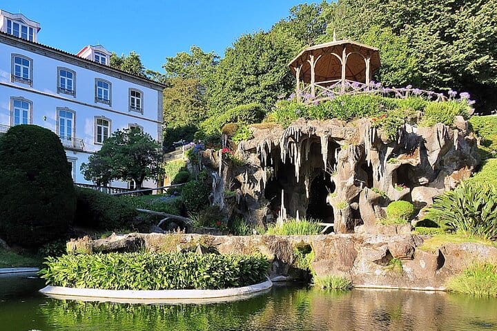 SANTIAGO DE COMPOSTELA + BRAGA: Private Tour from Porto