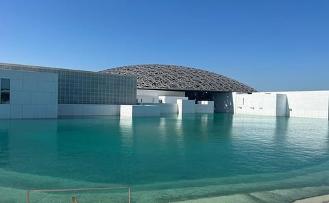 Abu Dhabi City Tour: Grand Mosque and Emirates Palace Visit