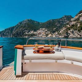 Transfer by private boat from Amalfi to Positano or vice versa