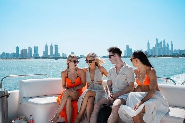 Dubai: Luxury Shared Yacht Tour with Breakfast or BBQ – Explore Iconic Dubai from the Sea