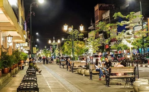 Yogyakarta Sunset and Night Walk on Jalan Malioboro