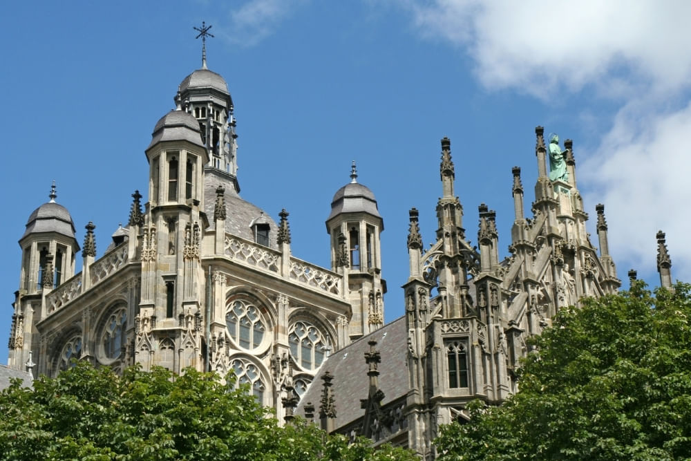 View of Sint Janskathedraal along the route of the scavenger hunt City Detective Den Bosch.