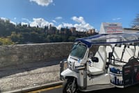 Private Tour in Tuk-Tuk through La Granada de los Reyes Católicos 3