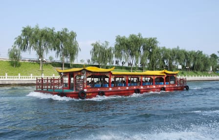 Cruise to Summer Palace with Imperial Meal Experience and Panda House Visit