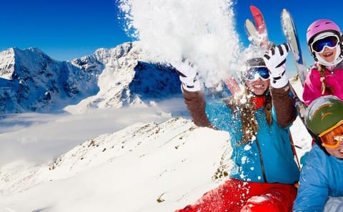 Vancouver to Revelstoke 2-Day Ski and Snowboarding Tour