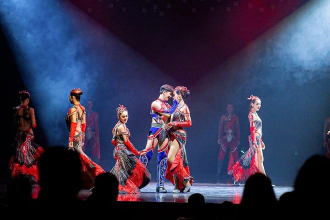 Simon Cabaret: Phuket’s Ladyboy Glamour Show photo 5