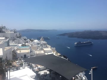 Custom Private 5-Hour Tour of Akrotiri and Firostefani, Santorini