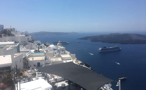 Custom Private 5-Hour Tour of Akrotiri and Firostefani, Santorini