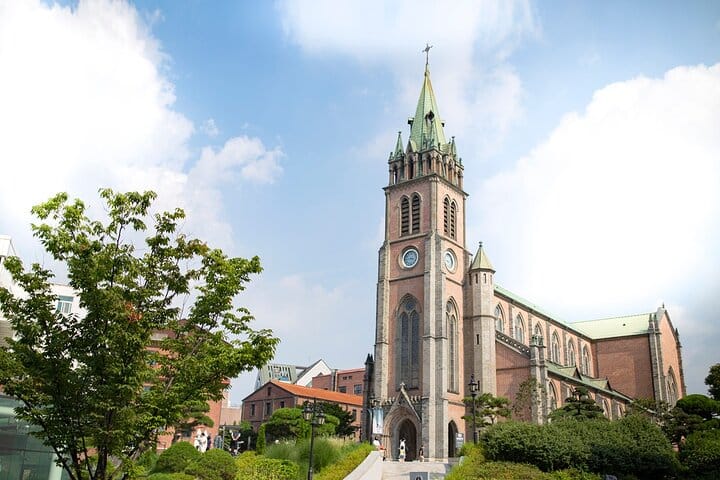 airport pickup, Seoul culture tour, Seoul first‑time visitors,Seoul private tour,hotel pickup, Seoul small group,family‑friendly Seoul,wheelchair accessible Seoul tour,N Seoul Tower,Custom itinerary