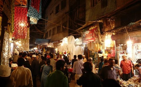 Evening Walking Tour of Old Delhi with Dinner and Guide