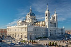 Walking Tour in the Royal Palace and Almudena Cathedral 