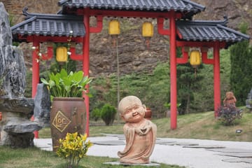 Day Tour to Trang An Complex and Pagodas from Hanoi