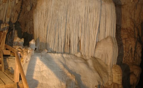Explore Tham Lod Cave and Pre-Historical Tomb in Chiang Rai