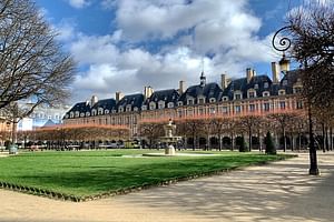 Half-Day Private Tour Marais, Eiffel Tower and Seine River Cruise