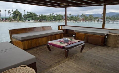 Luxury Boat Tour and Snorkeling Around Ko Samui