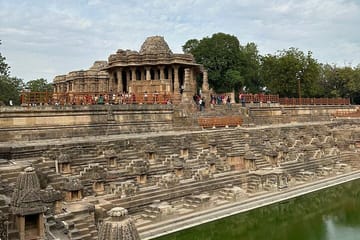 Private Bus Tour of Modhera Sun Temple and Rani ki Vav