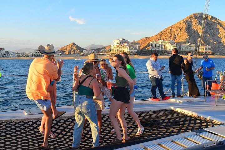 Cabo Catamaran Cruise – Arch, Snorkeling, Open Bar & Snacks 3