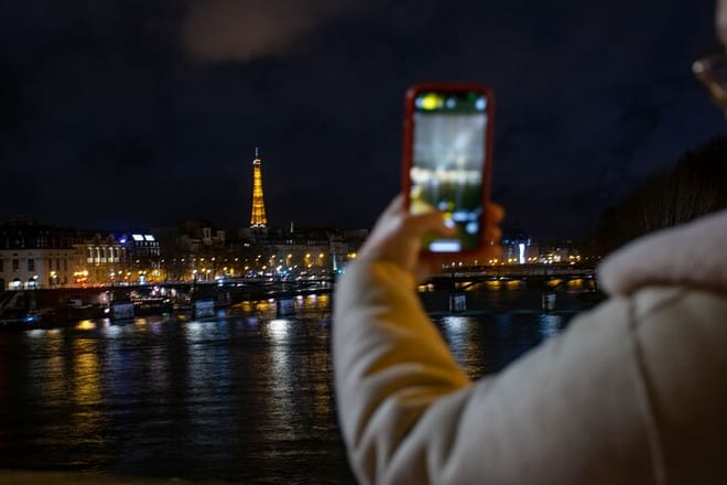 Paris Evening Walking Tour through the City of Lights