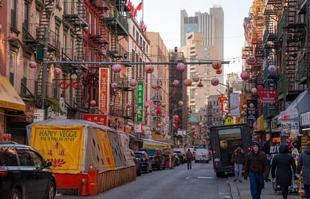 Contrasts Tour in New York City: English/Spanish