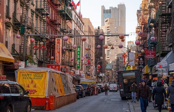 Contrasts Tour in New York City: English/Spanish