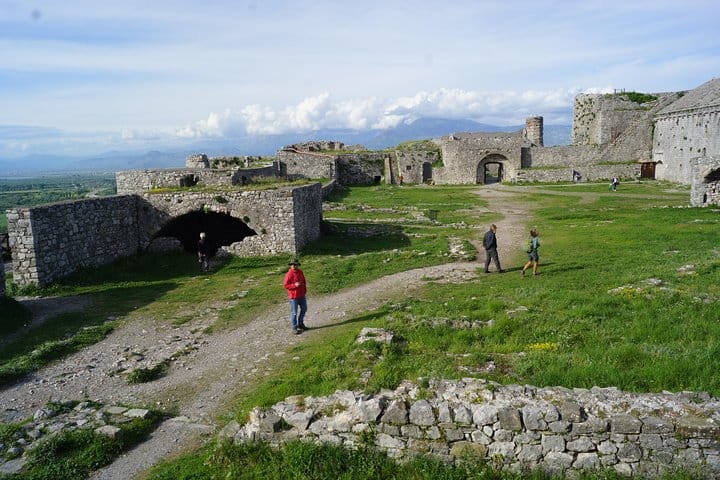 Shkodra Castle and Boat Trip at the Lake - Daily Tour from Tirana 4