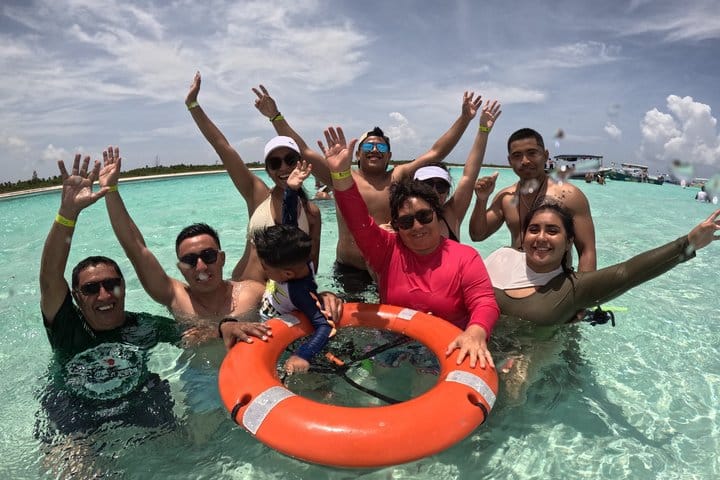 Cozumel Cruise Excursion: Private Speedboat for 8-12 2