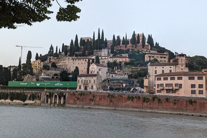 Walking Tour in Verona: 9+ Landmarks with Live Guide