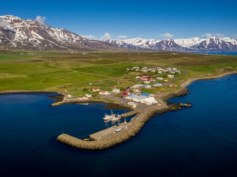 Private Arctic Coastline and Troll Peninsula, photo 5