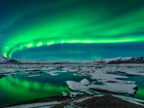 Northern Lights Tour from Reykjavik, With Photographs, Local Pastrys and Hot Chocolate