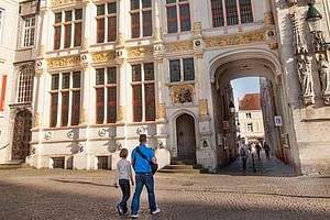 Private Bruges Historical Walking Tour with Chocolate Treat
