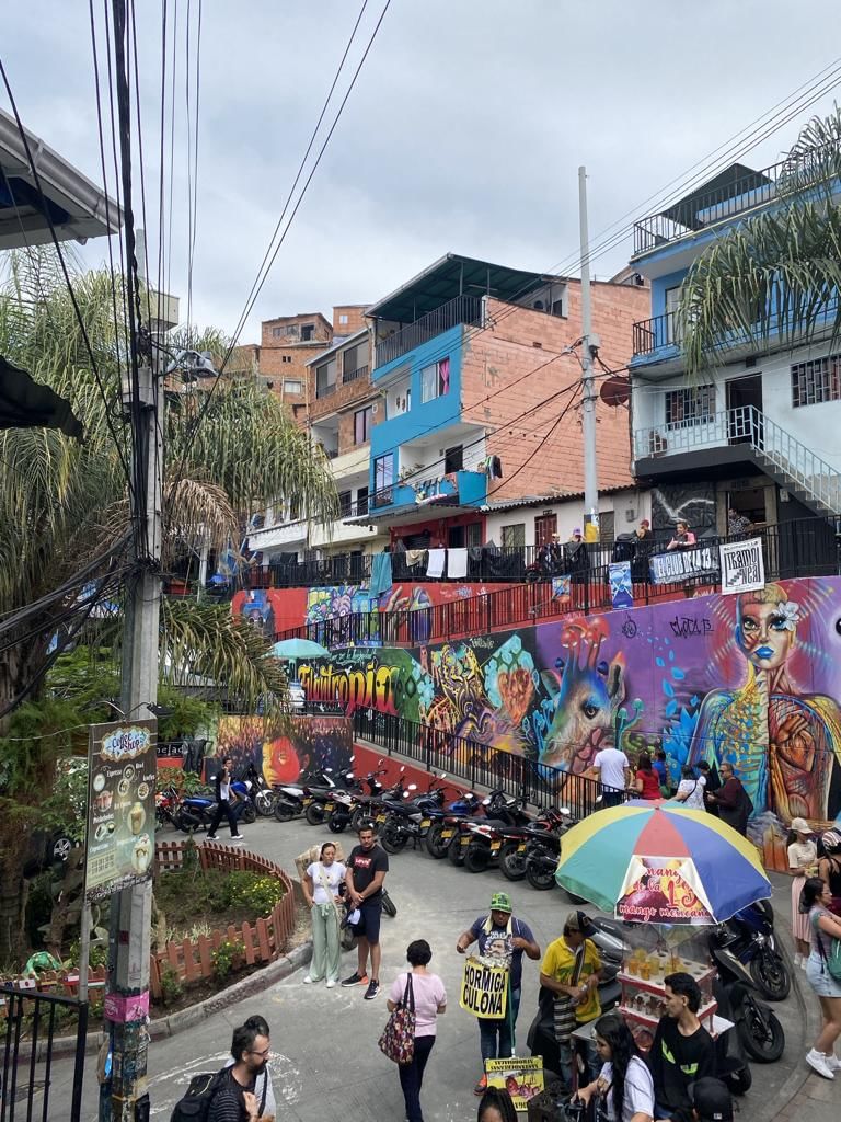 Murales con Grafitti Comuna 13