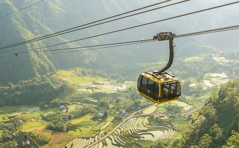 2-Day Sapa Tour: Fansipan Cable Car and Cat Cat Village