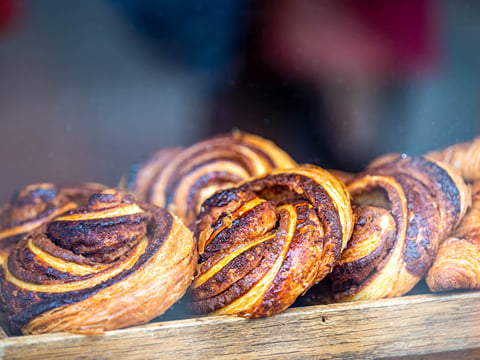 A picture of fresh cinnamon buns.
