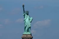 Statue of Liberty and Ellis Island Guided Tour with local expert 3