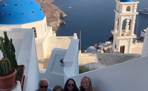 Private Tour of Blue Domes in Santorini's Firostefani and Imerovigli