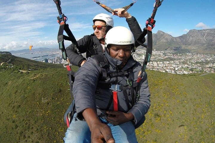 Cape Town Half-Day Tandem Paragliding and Wine Tasting Tour