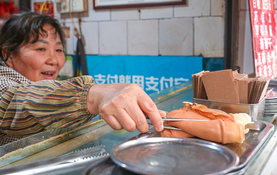 Evening Tuk-Tuk Food Tour of Chengdu's Local Eateries