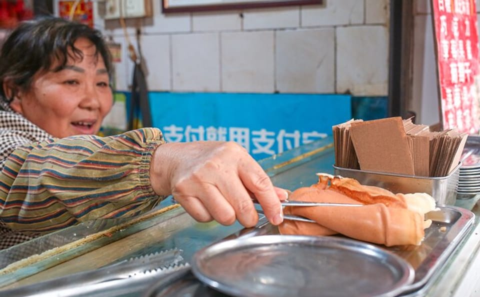 Evening Tuk-Tuk Food Tour of Chengdu's Local Eateries
