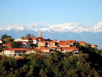 4 Full days in Georgia with private tour, free aiport
