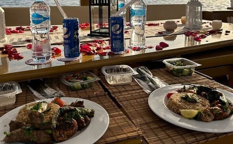 Luxury Nile Dining Experience with Lunch or Dinner in Cairo