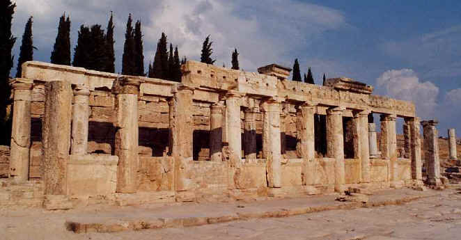 Las letrinas de la antigua ciudad de Hierápolis