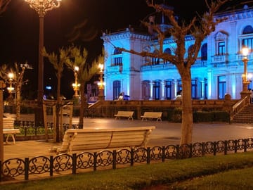 The Essence of San Sebastian: Old Town Charm & Seaside Beauty