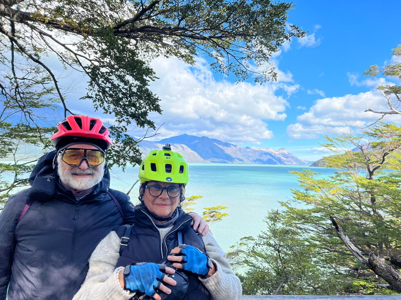 Todos pueden llegar juntos y más lejos con las eBikes de riding SURí