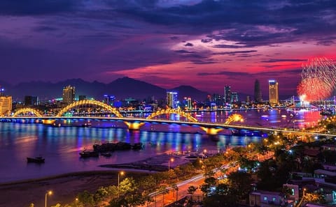 Da Nang Evening Adventure: Dragon Bridge & Han River Private Tour